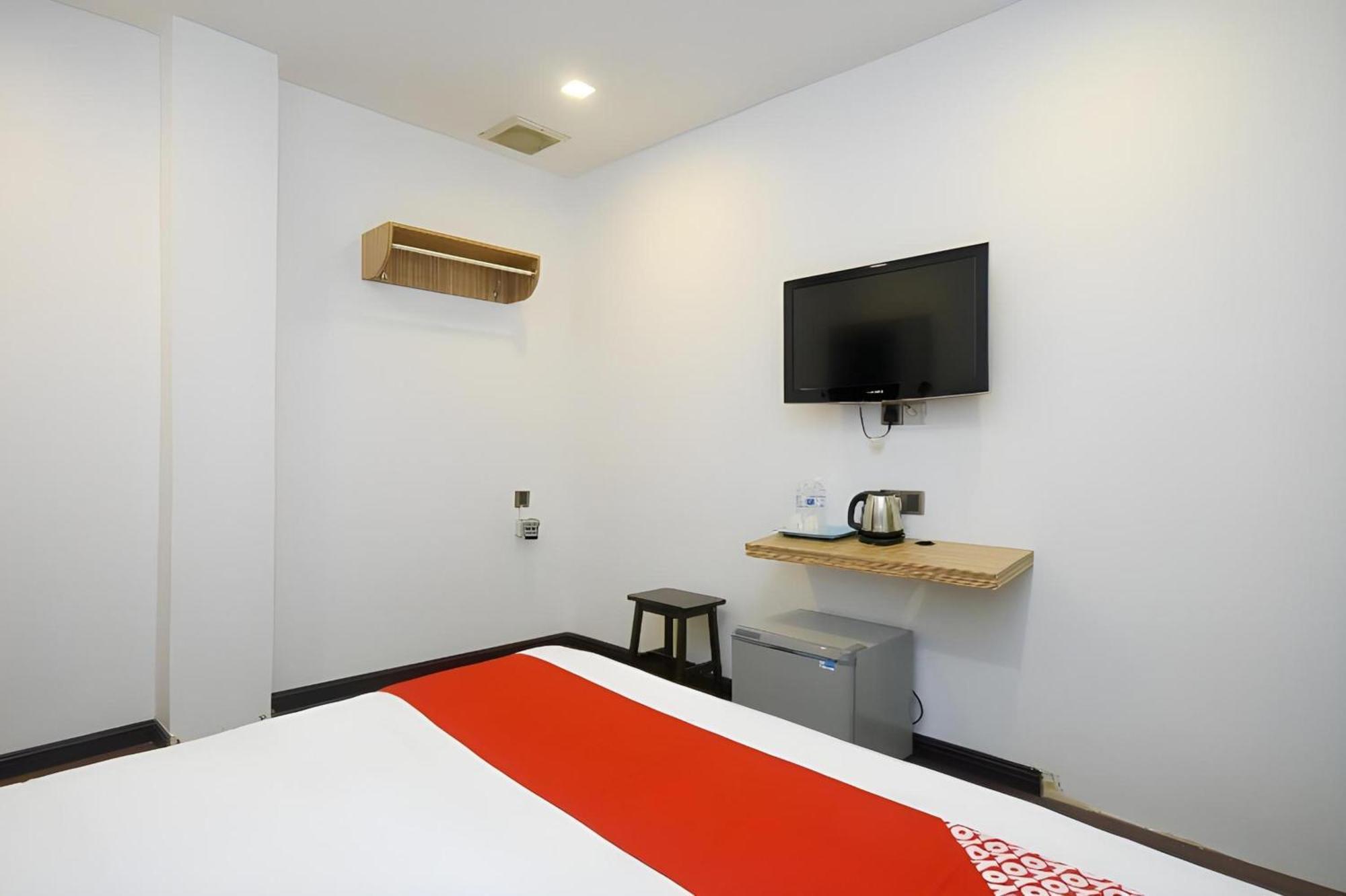 Super Oyo 976 Dragon Inn Miri Extérieur photo